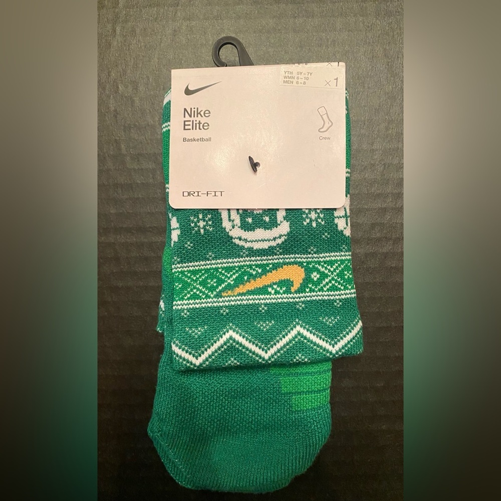 Nike Elite Dri-Fit Christmas Crew Socks (Youth 5Y-7Y) (Woman’s 6-10) (Men‎ 6-8)
